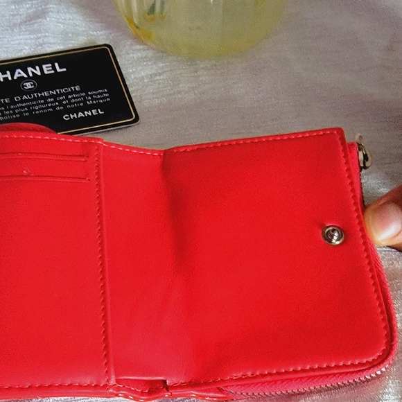 COA CHANEL Pink Quilted Patent Leather Classic Wallet - Picture 16 of 16